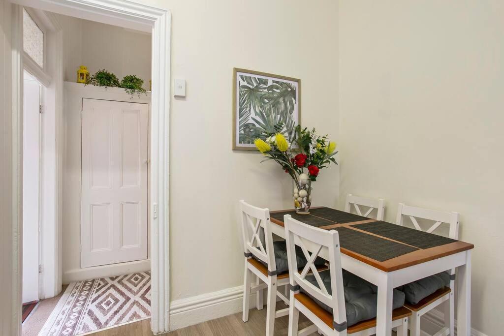 Heart Of Coogee - Semi/2 Bed Federation House & Ac